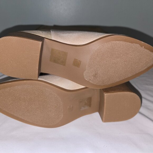 Journee Sadiya Bootie in Off-White, Women's Size 7, New in Box - Picture 5 of 9